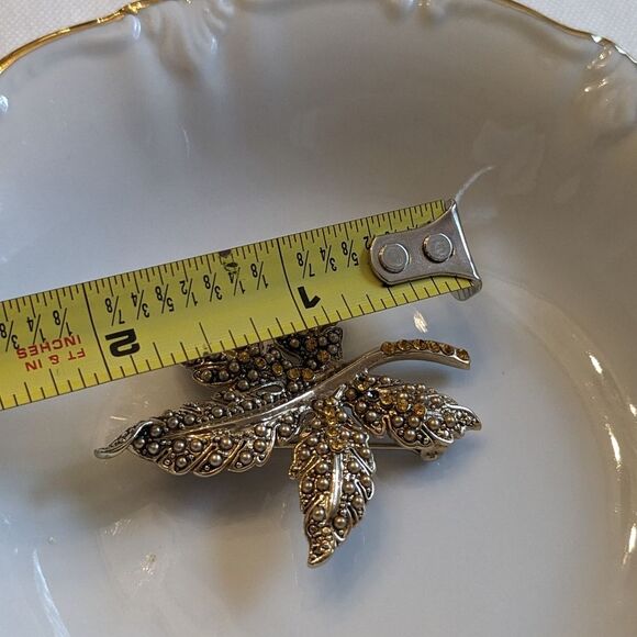 Vintage Monet 80s Goldtone Leaf Brooch Pin Faux Pearls Crystals Retro Glam Amber - Picture 3 of 4